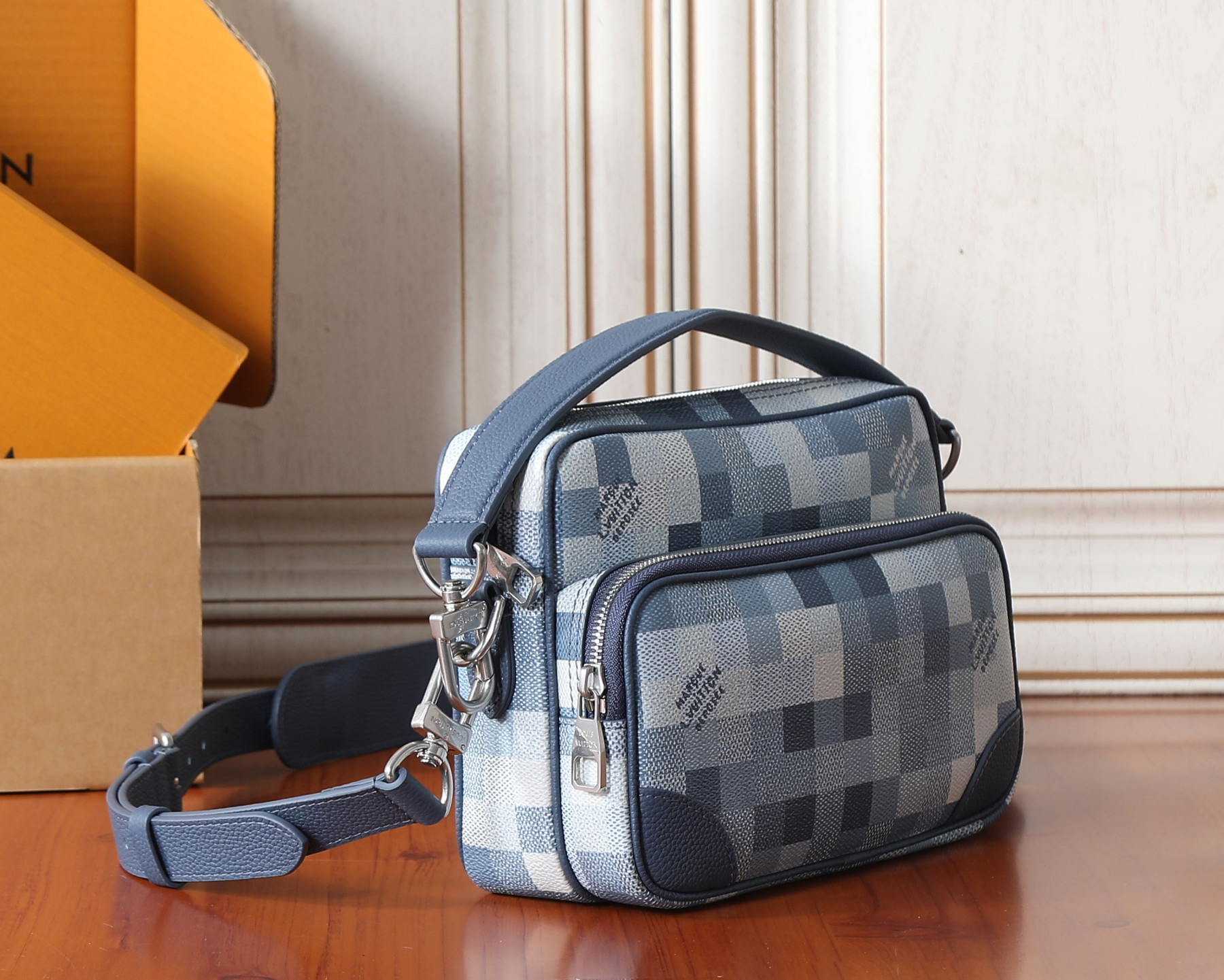 LV NIL Handbag M28606 25x17.5x11cm
