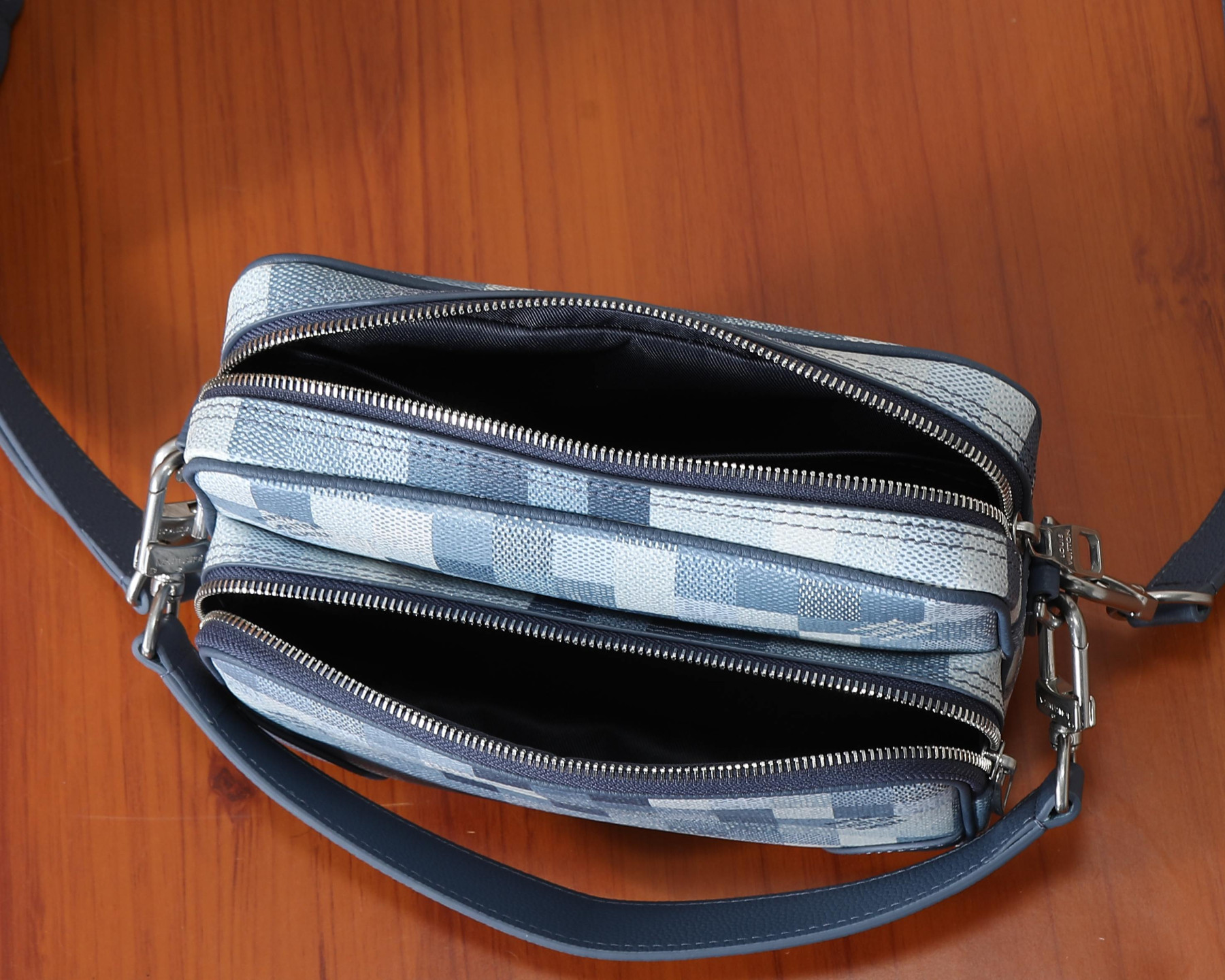 LV NIL Handbag M28606 25x17.5x11cm
