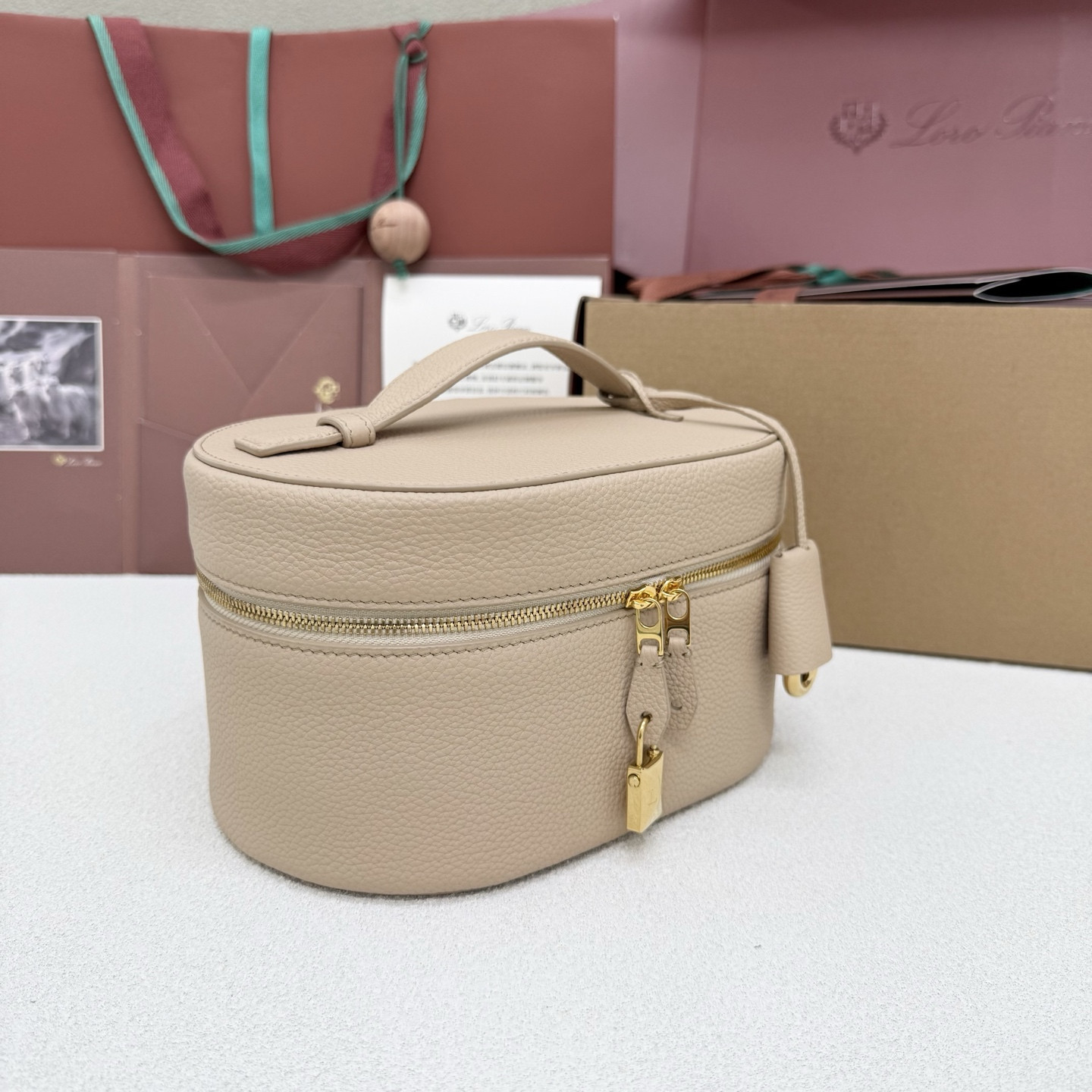 L0r0 P1ana extra vanity case 21x15x12cm