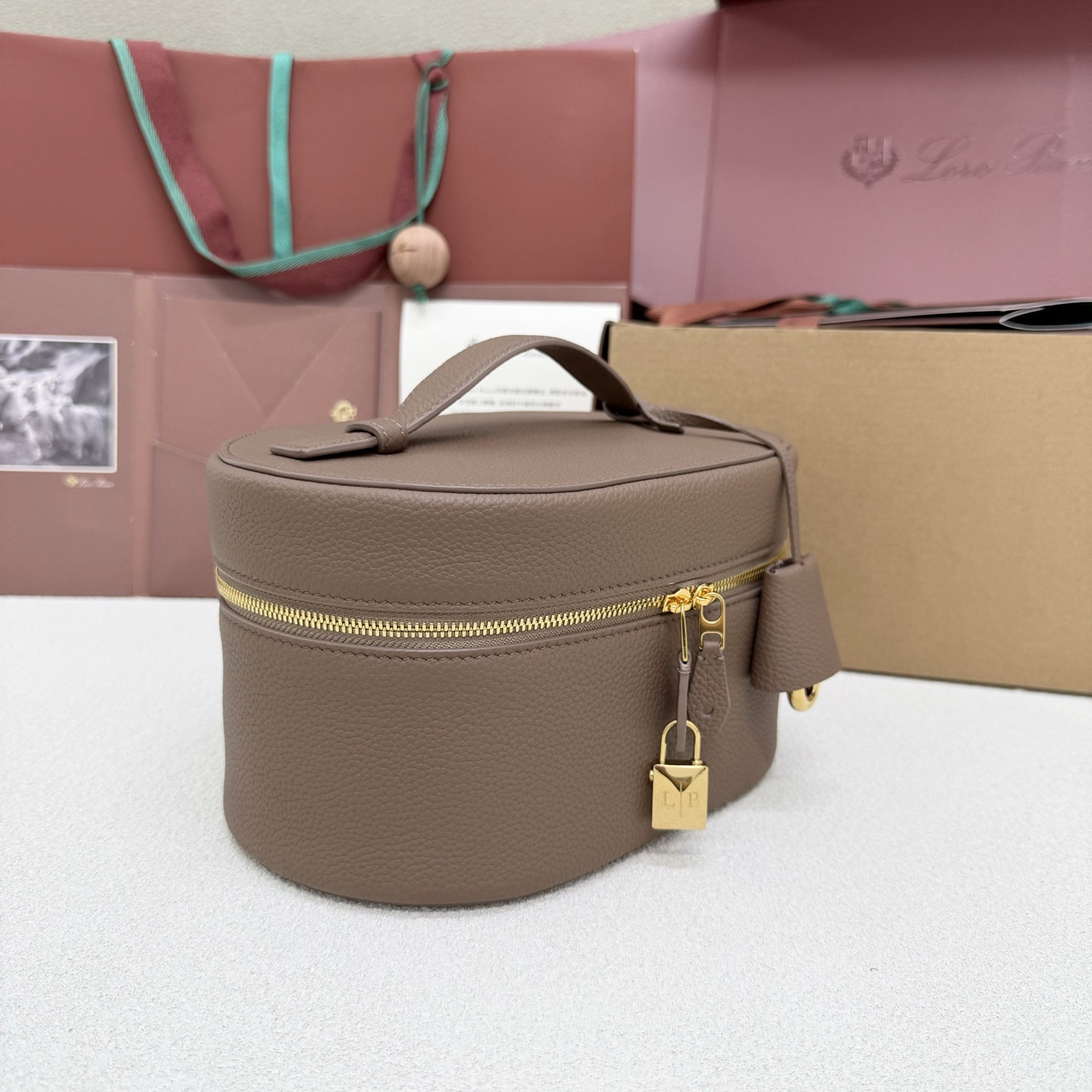 L0r0 P1ana extra vanity case 21x15x12cm