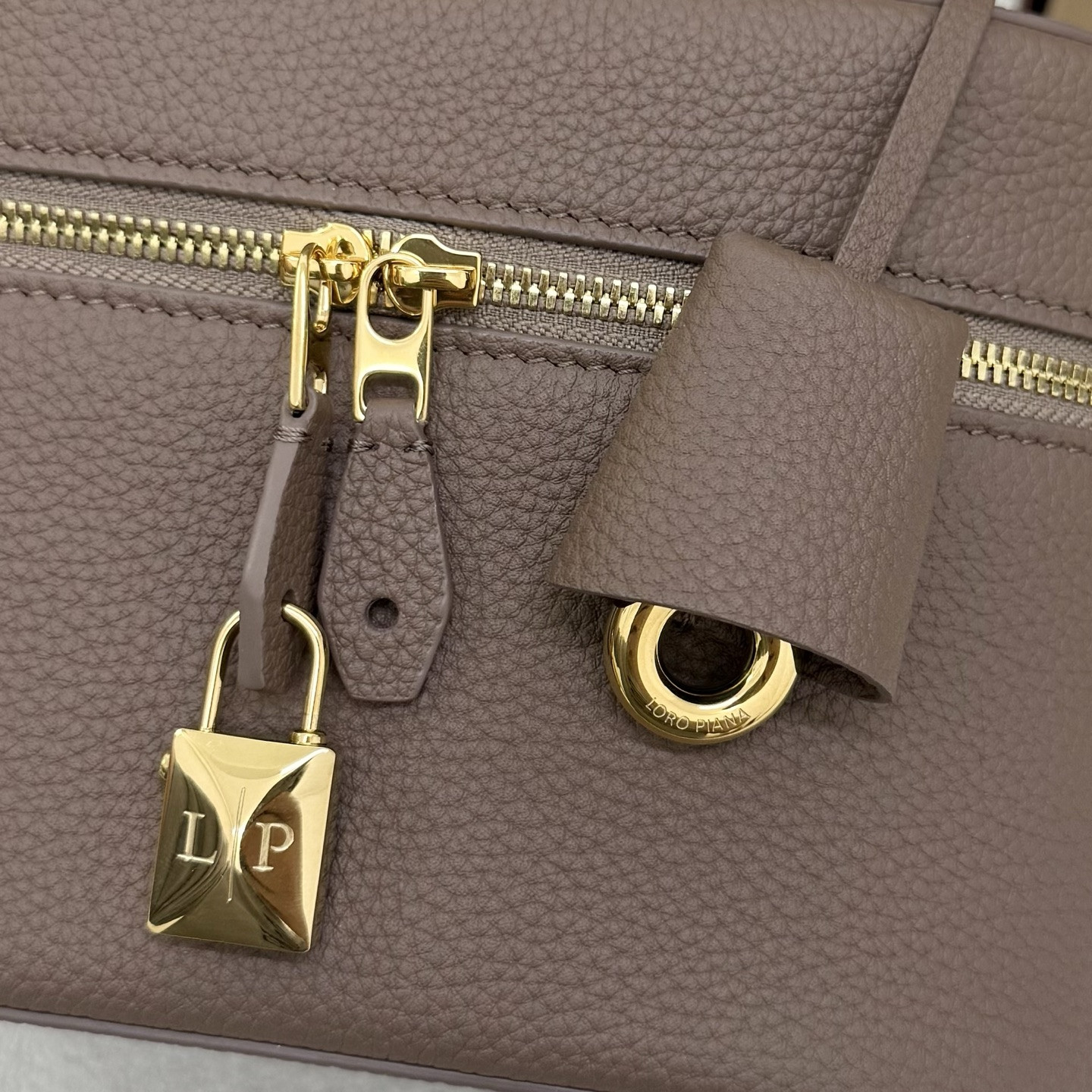 L0r0 P1ana extra vanity case 21x15x12cm