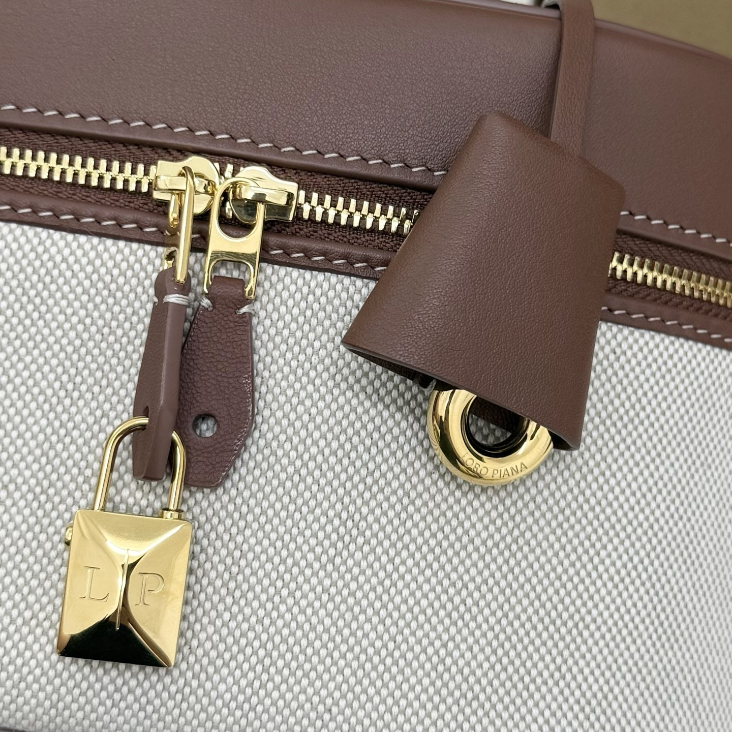L0r0 P1ana extra vanity case 21x15x12cm
