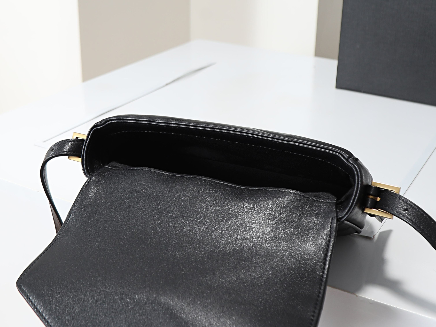 Y51 loulou toy crossbody in matelassÉ lambskin 21x14x5cm