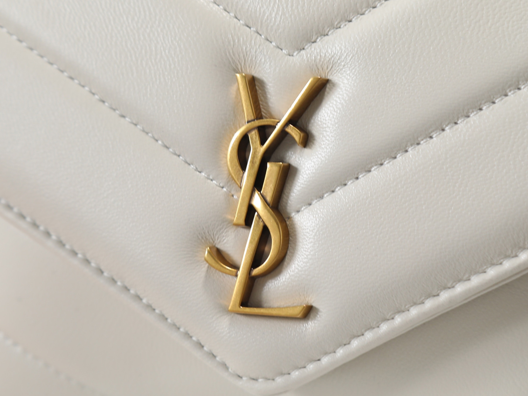 Y51 loulou toy crossbody in matelassÉ lambskin 21x14x5cm
