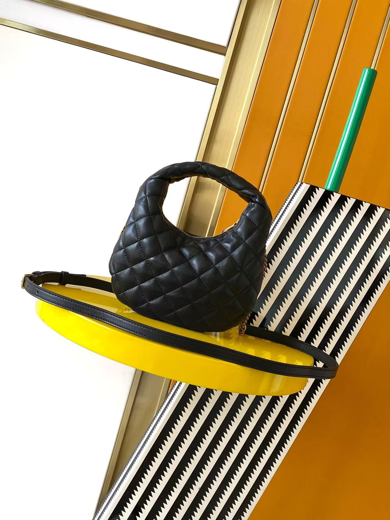 Y51 icarino mini in quilted nappa 19x12x5cm