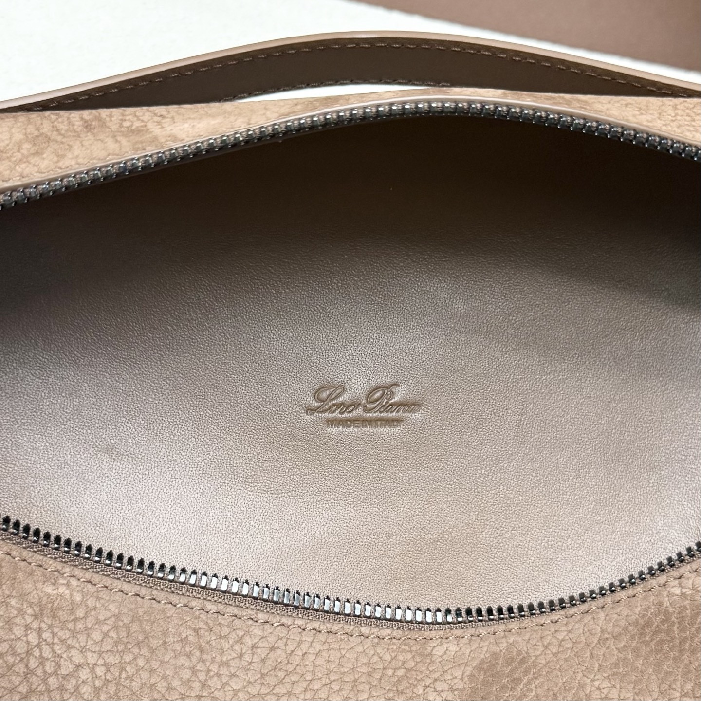 L0r0 P1ana extra pouch l29 29x18x5cm