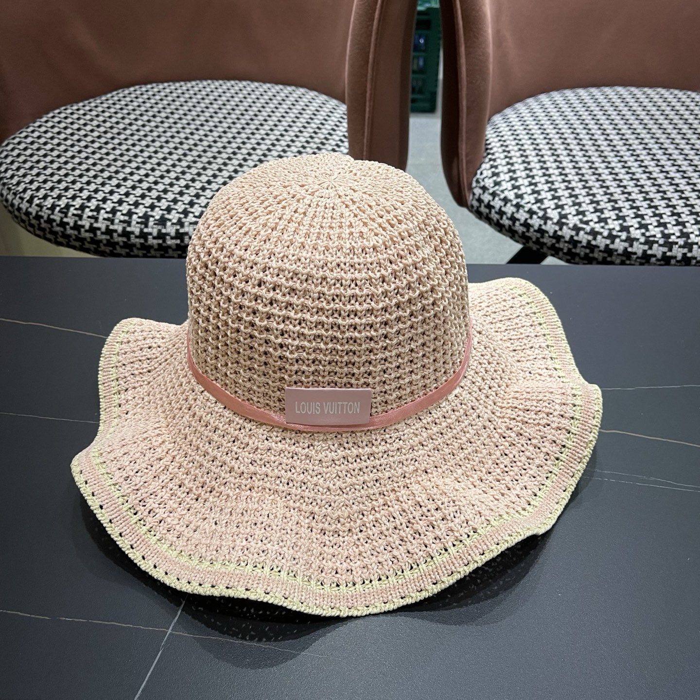 l0vis Vvtt0n straw hat