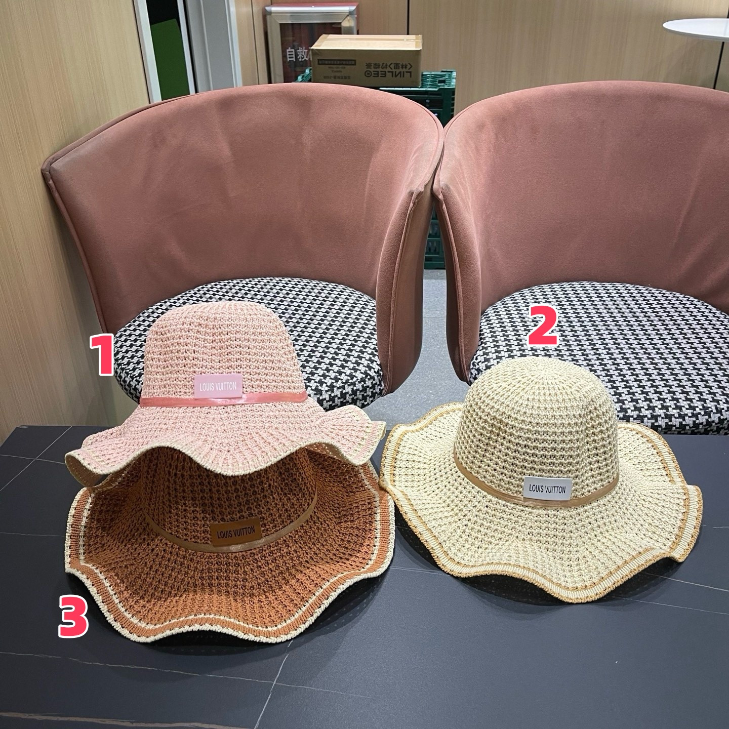 l0vis Vvtt0n straw hat