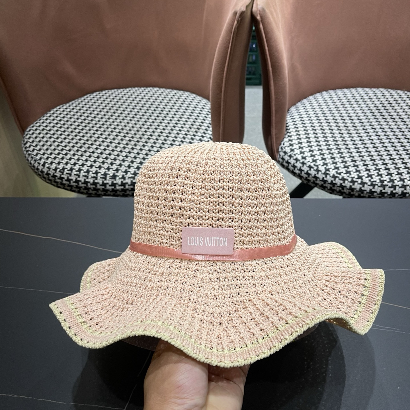 l0vis Vvtt0n straw hat