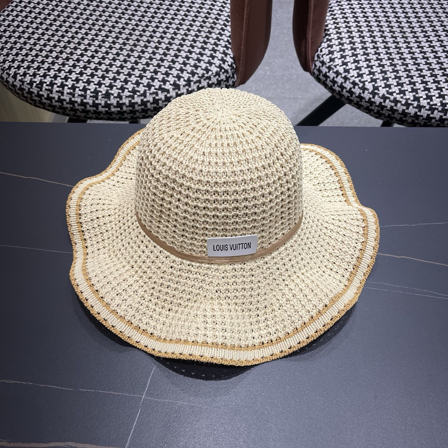 l0vis Vvtt0n straw hat