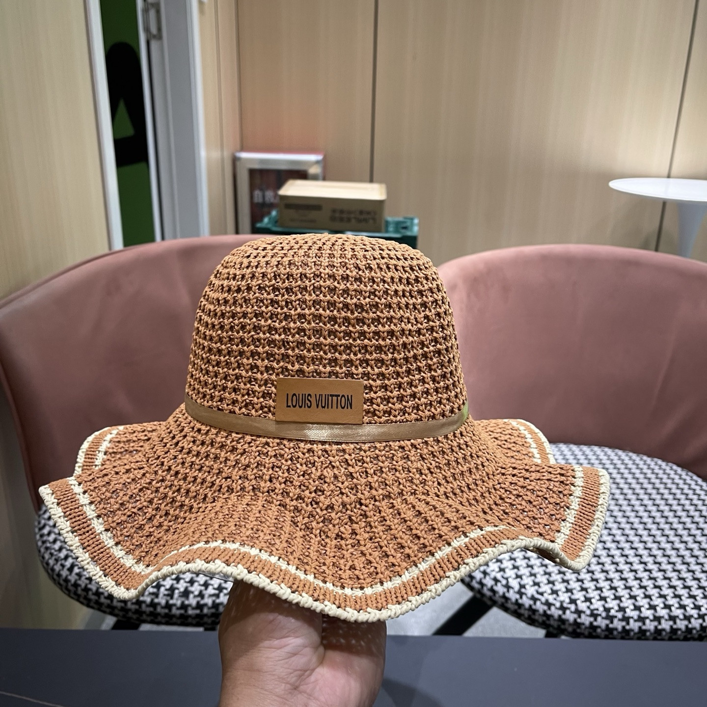 l0vis Vvtt0n straw hat