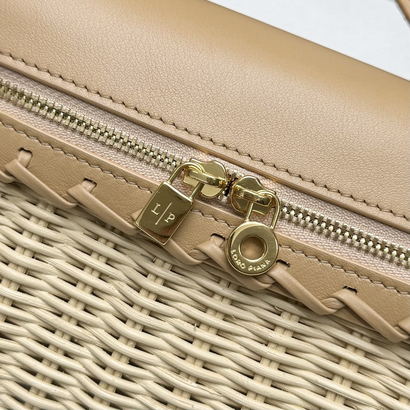 L0r0 P1ana extra pocket l19 wicker bag 19 x 11.5 x 7cm