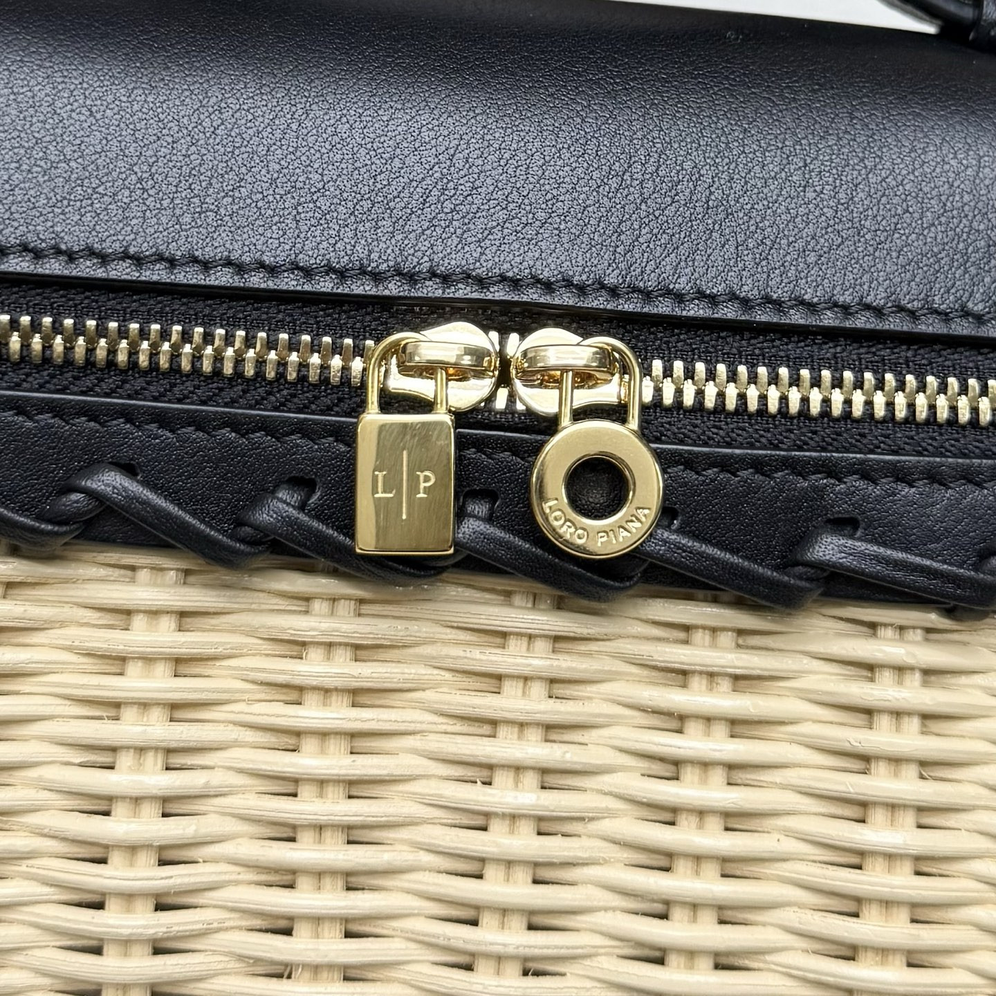 L0r0 P1ana extra pocket l19 wicker bag 19 x 11.5 x 7cm
