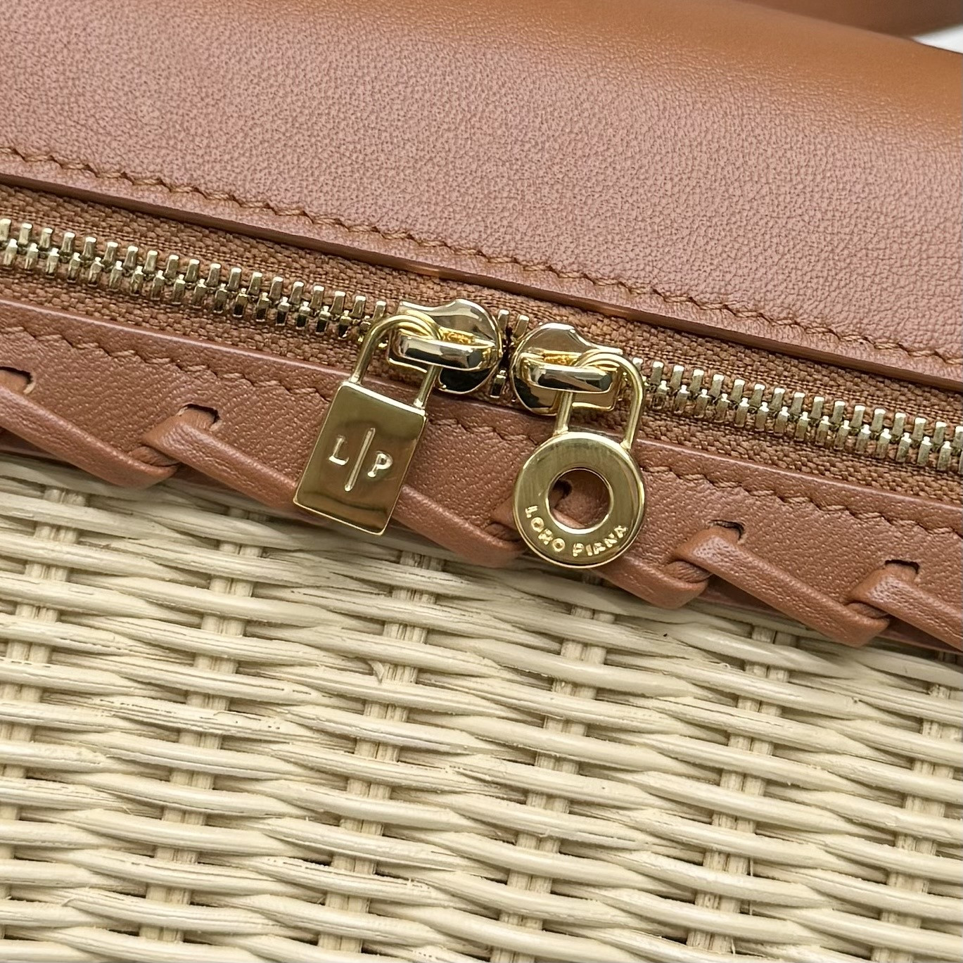 L0r0 P1ana extra pocket l19 wicker bag 19 x 11.5 x 7cm