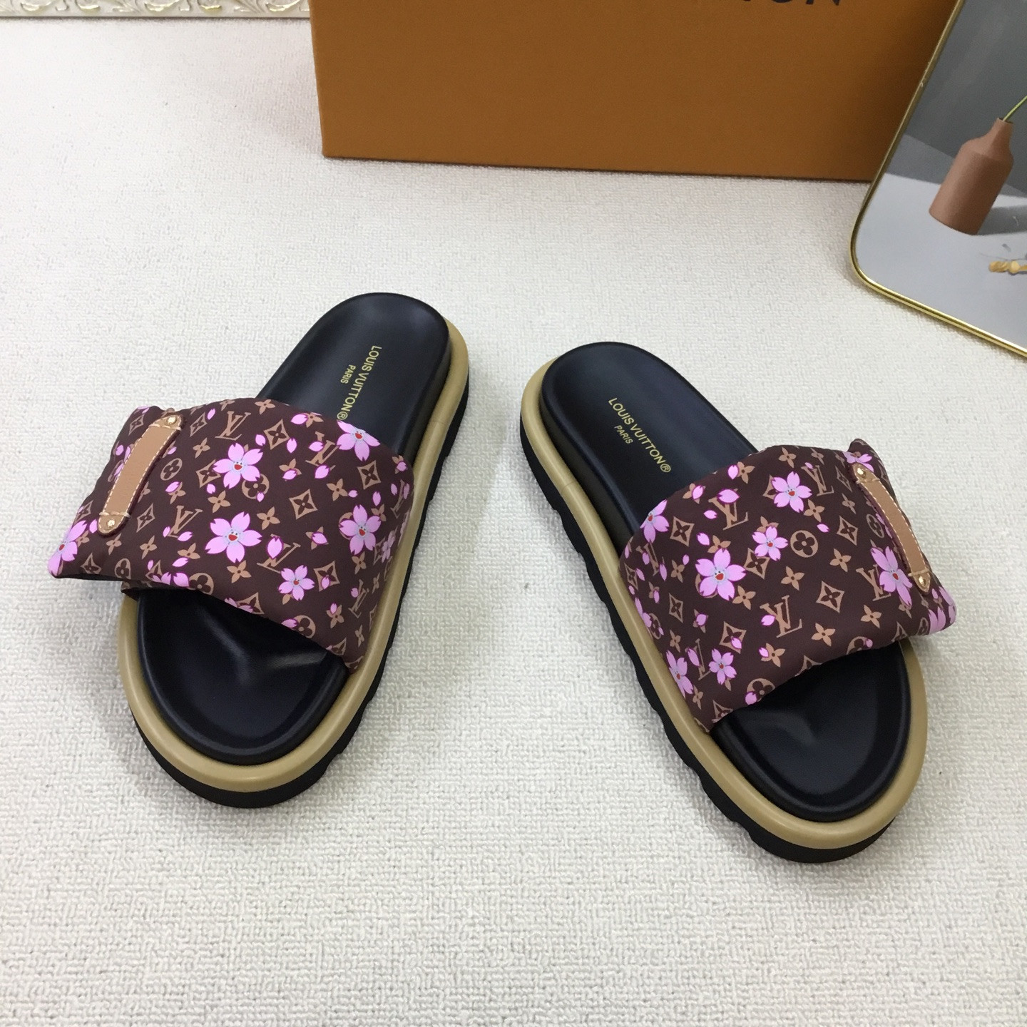UA LV Pool Pillow Flat Comfort Mule