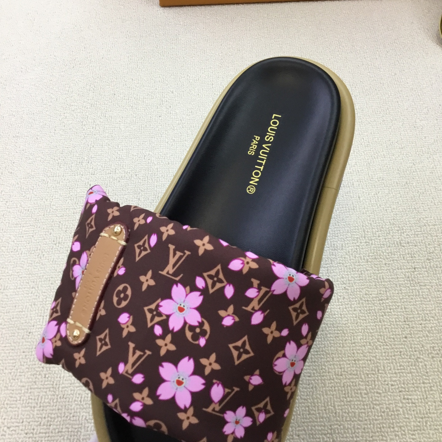UA LV Pool Pillow Flat Comfort Mule
