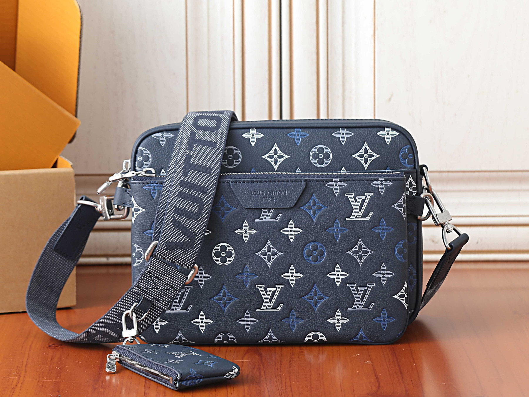 LV Trio Messenger Bag M28618 25x18.5x7cm