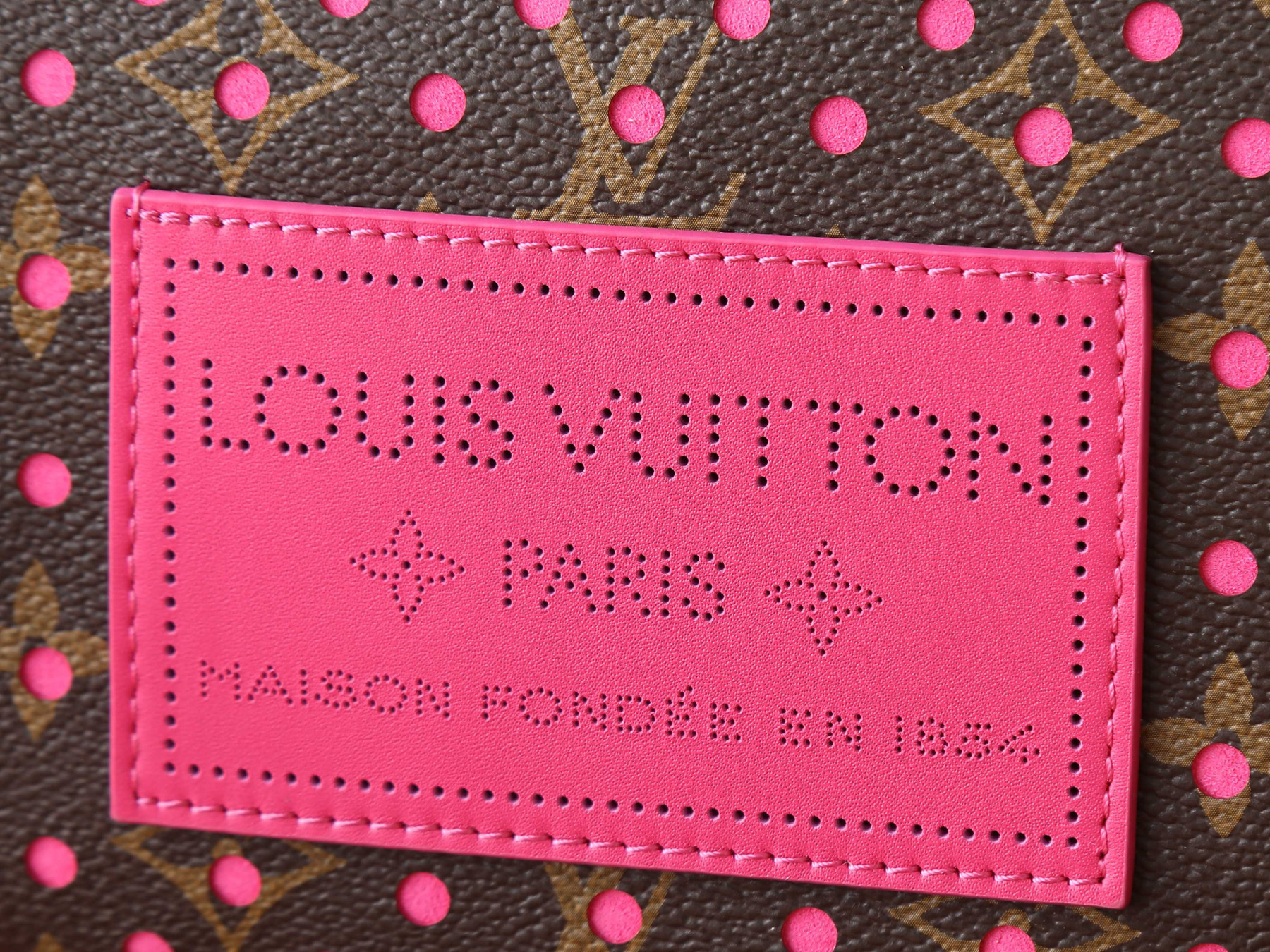 LV Accessory Pouch M29001 22x13x4cm