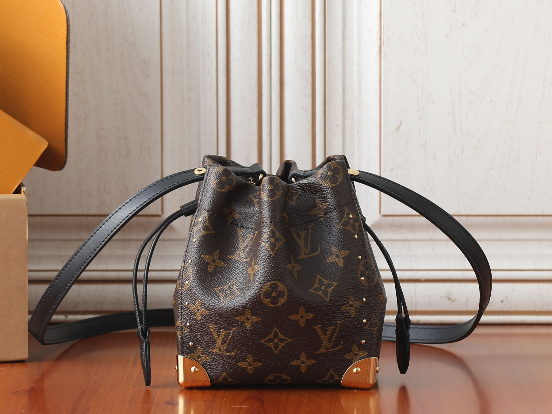 LV Nano Noé Hard Case M29323 15x17x8cm