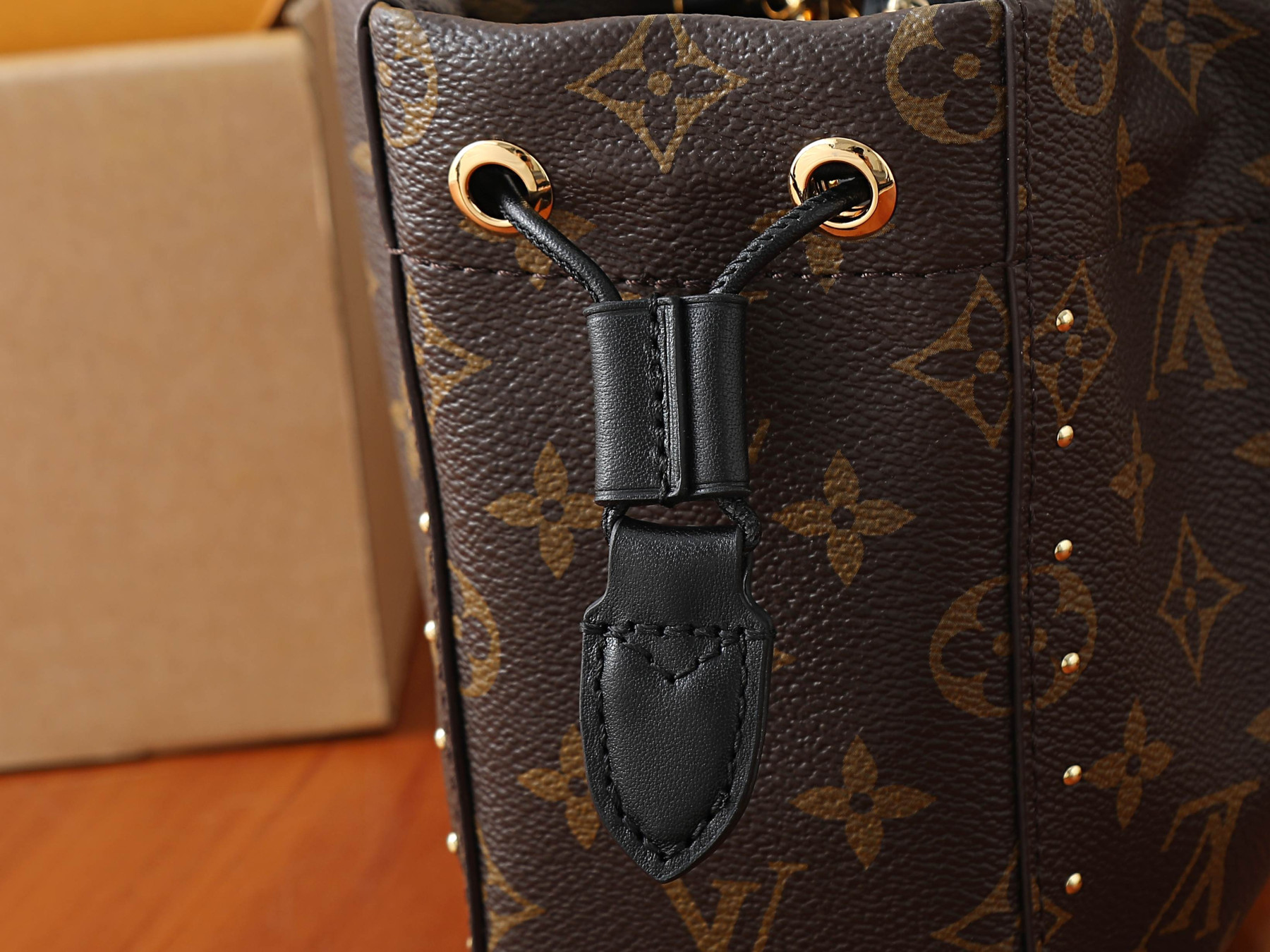 LV Nano Noé Hard Case M29323 15x17x8cm