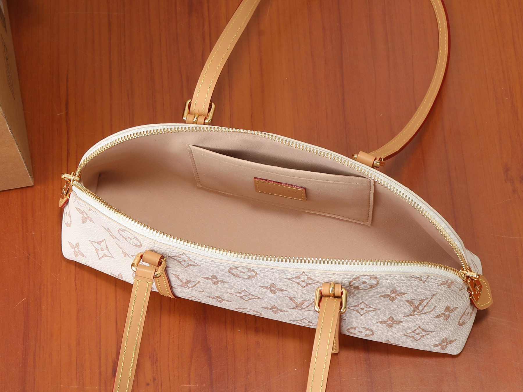 LV Squire East-West M2A457 29x14x8cm