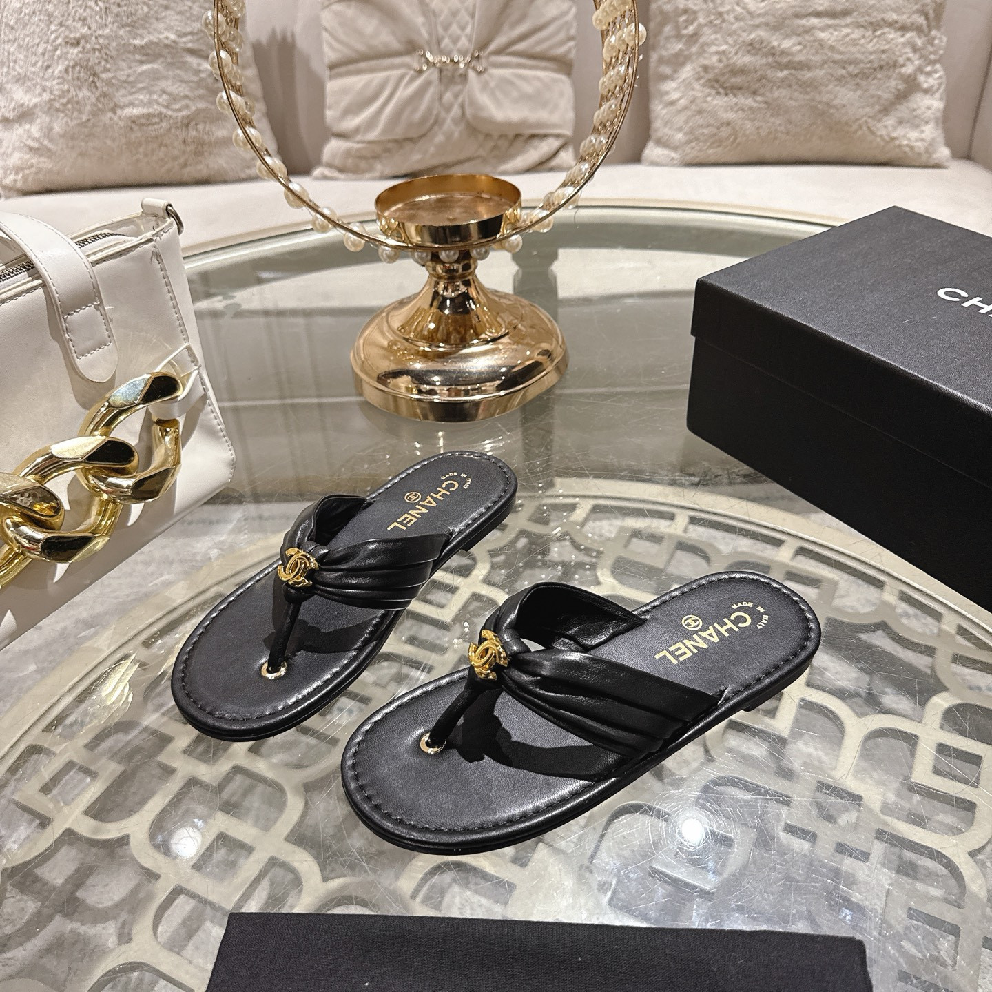 ua Ch**el thongs slides